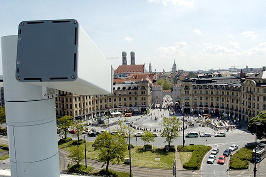 Videoüberwachungskamera mit Blick auf München Stachus